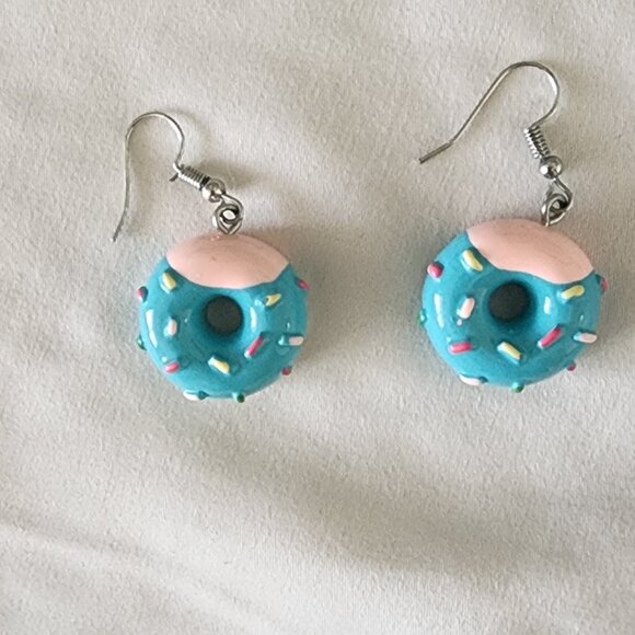 Adorable donut earings - Picture 4 of 5